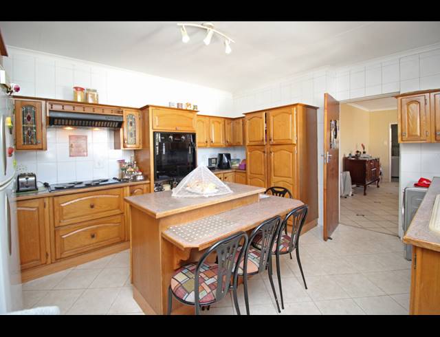 3 BEDROOM HOUSE FOR SALE IN CROSBY